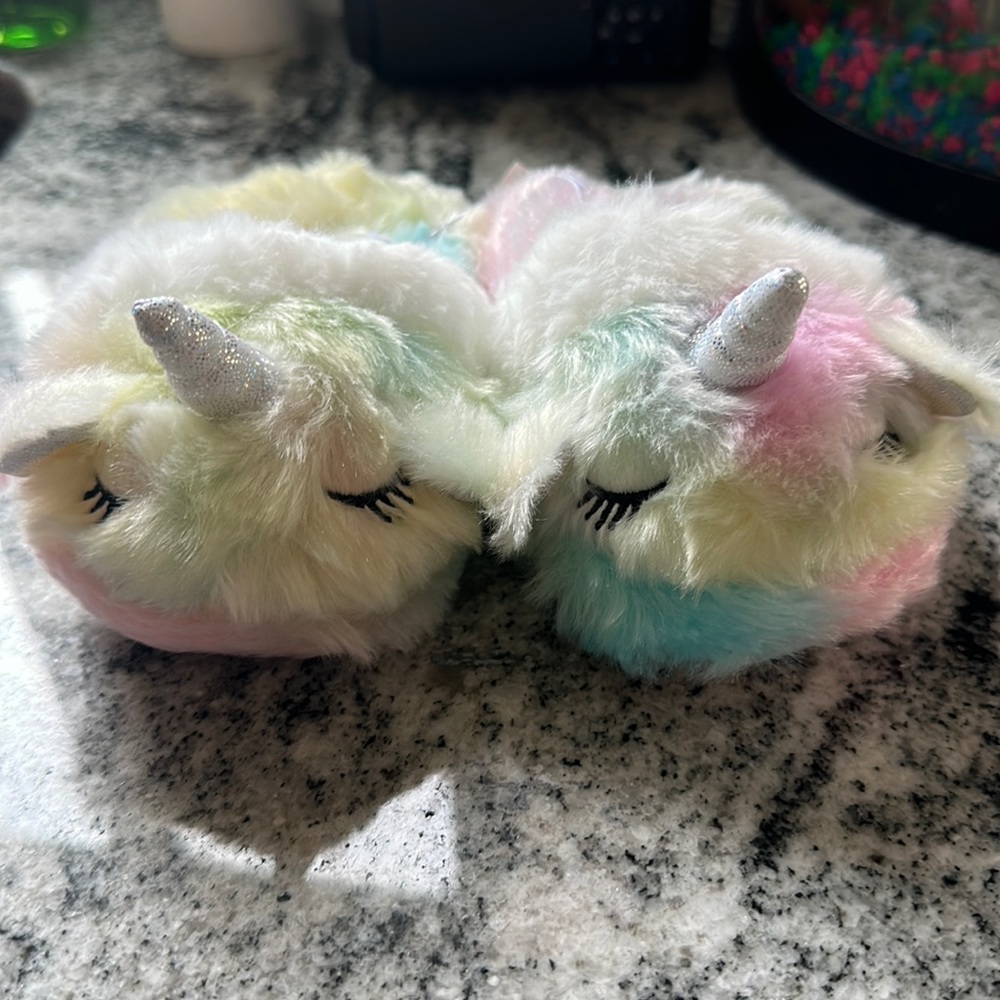 The Children’s Place Toddler Unicorn Slippers Size 4-5